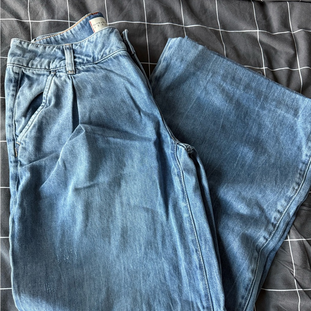 Alice + Olivia Wide-Leg Blue Jeans - Picture 5 of 12